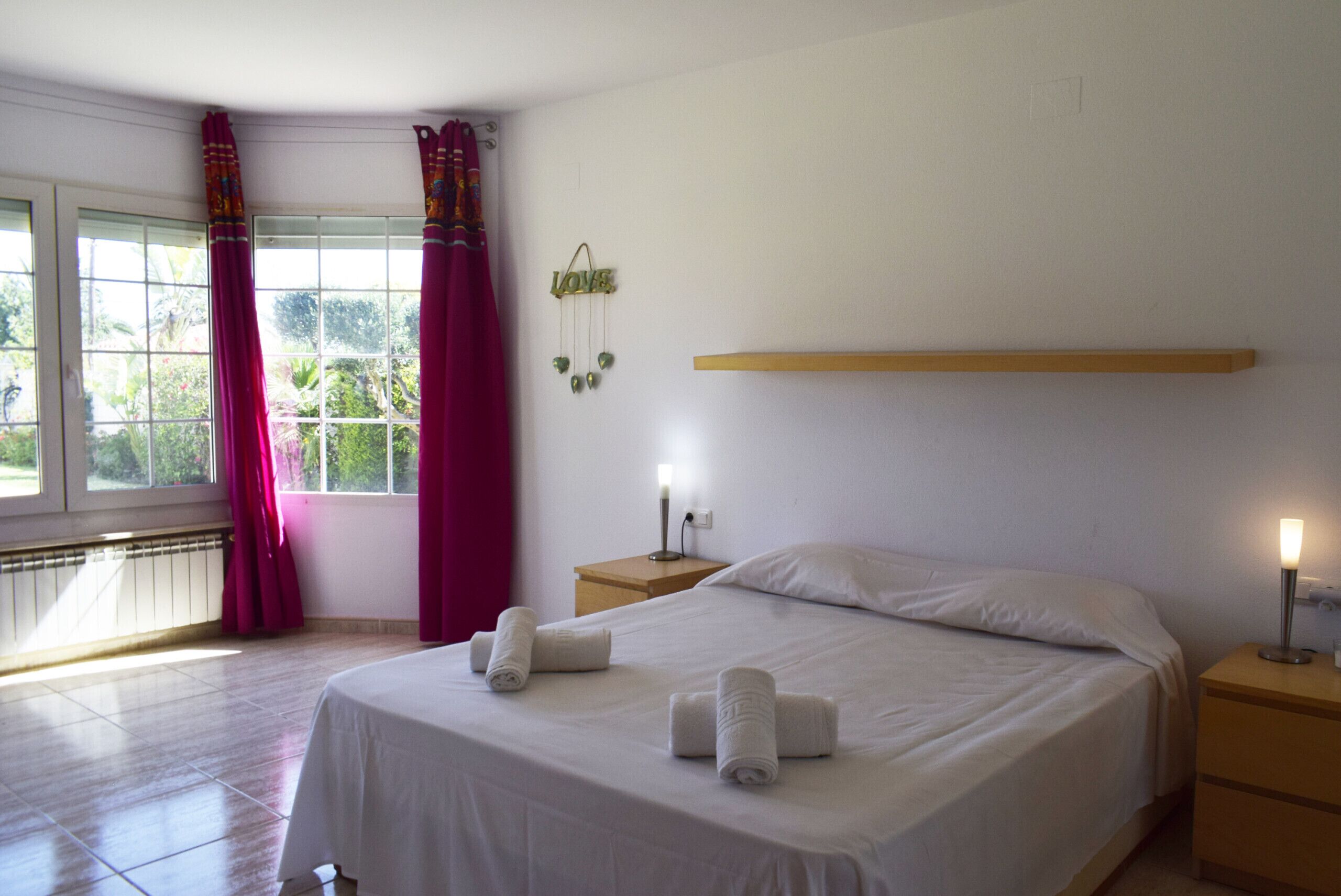 4 quartos, ferros/tábuas de passar roupa, Wi-Fi de cortesia