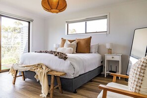 4 bedrooms, iron/ironing board, free WiFi, bed sheets - Pippi's - Everything you need. (Glamorgan-Spring Bay)