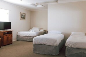 4 bedrooms, desk, iron/ironing board, bed sheets