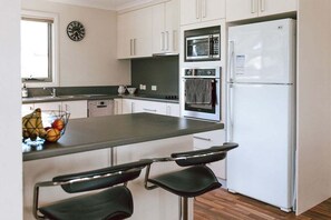 Kühlschrank, Mikrowelle, Ofen, Geschirrspüler