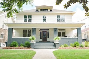 Exterior detail - Suite Magnolia in Highland Park, Walk to Rojo (Birmingham)