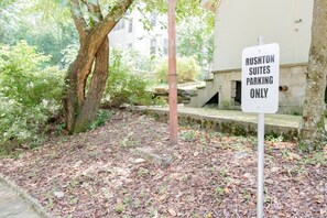 Property grounds - Suite Magnolia in Highland Park, Walk to Rojo (Birmingham)