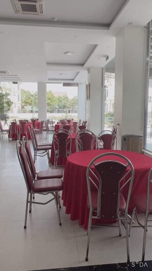 Free daily cooked-to-order breakfast  - Royal Hotel Cua Lo Beach (Vinh)