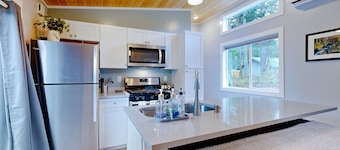 Dog-friendly mtn-view cabin near river with firepit, small deck, & washer/dryer