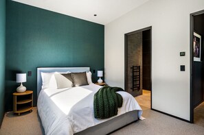 7 bedrooms, desk, iron/ironing board, free WiFi