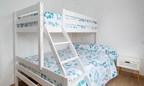 4 bedrooms, desk, iron/ironing board, travel crib