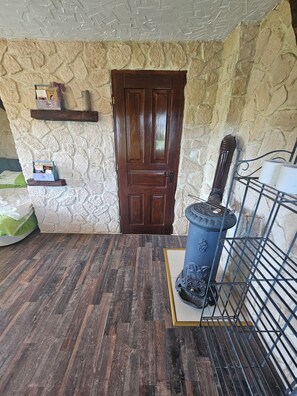 3 bedrooms, in-room safe, iron/ironing board, free WiFi