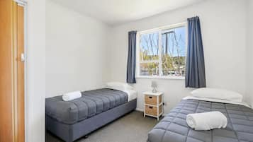 Familienapartment, Meerblick | 2 Schlafzimmer, kostenloses WLAN, Bettwäsche