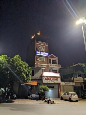 Front of property - Khanh Linh Hotel Gia Lam - by Bay Luxury (Hanoi)