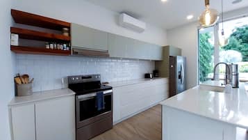 Refrigerador, microondas, horno y lavavajillas
