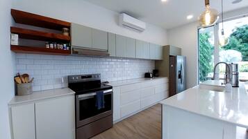 Réfrigérateur, micro-ondes, four, lave-vaisselle