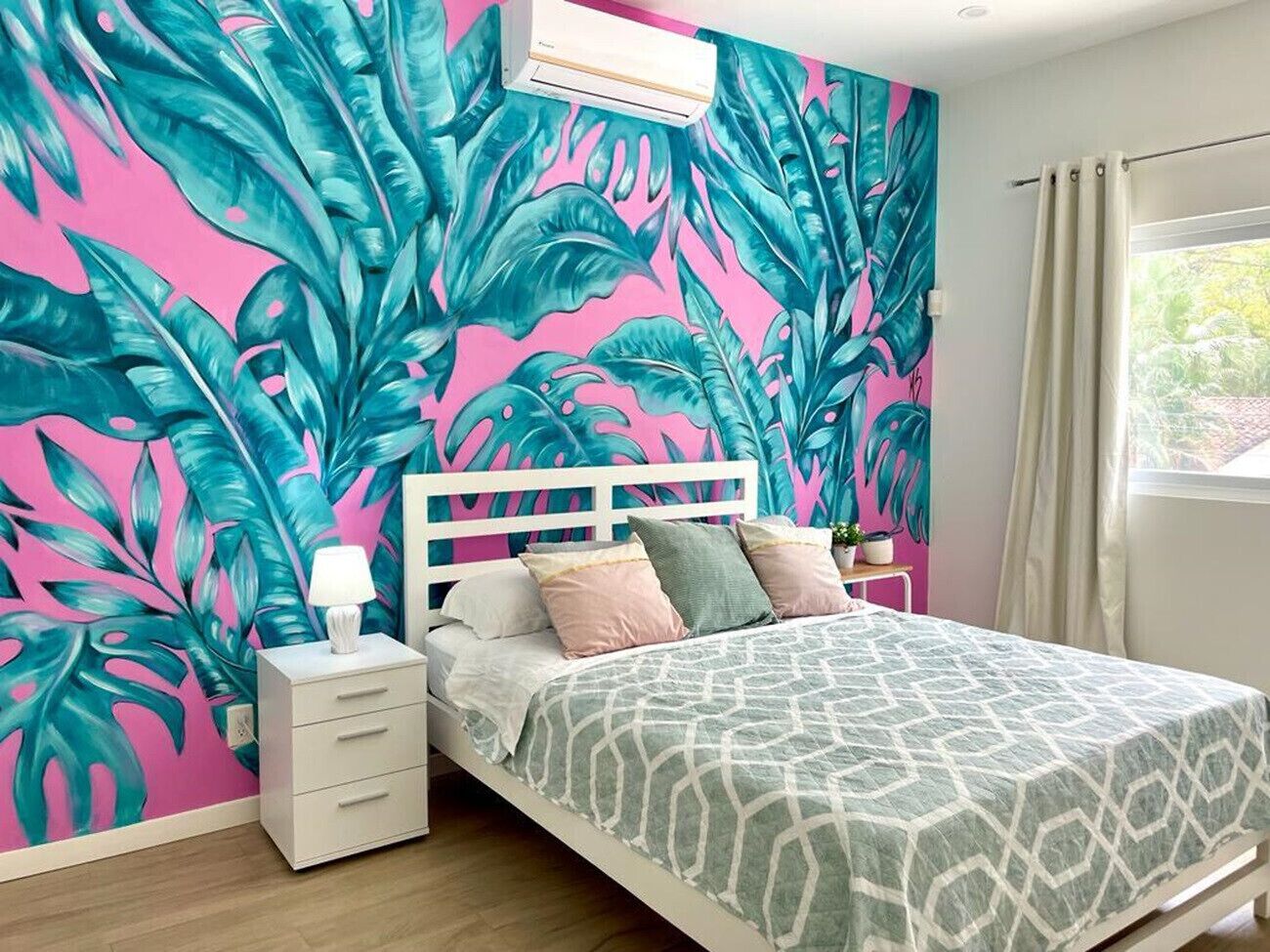 4 chambres, coffres-forts dans les chambres, fer et planche à repasser