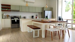 Refrigerador, microondas, horno, lavavajillas