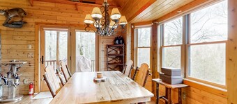 Dog-friendly cabin with a pellet stove, media room, & washer/dryer
