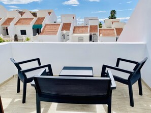 Outdoor dining - South Corner Holiday Home (Torviscas Bajo)