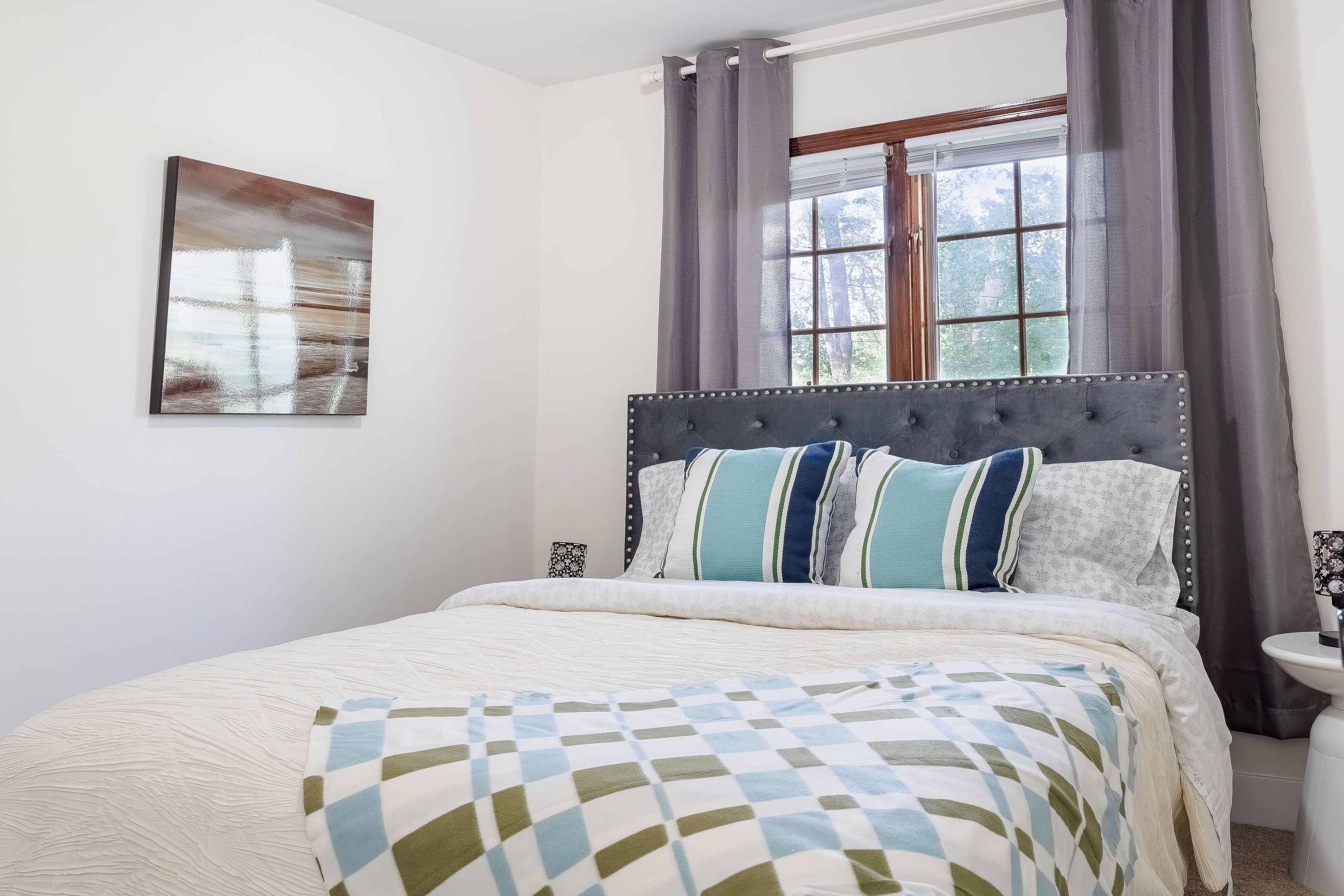 3 عدّة غرف نوم ومكواة/لوح كي وواي فاي وملاءات أسرّة