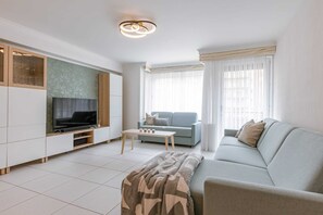 TV, offices - Huswell - Apartment with terrace close to the sea (Nieuwpoort)