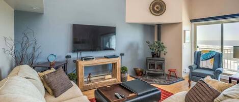 Televisión y chimenea