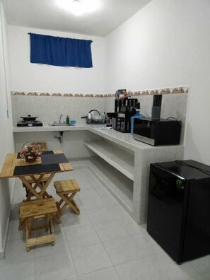 Fridge, microwave, coffee/tea maker, blender - Hotel Apartamentos Solecito - Free Bikes (Bacalar)