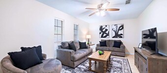 3BR Seabrook Retreat: Near Kemah | NASA | Yard