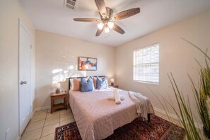 3 bedrooms, desk, iron/ironing board, WiFi