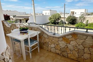 Outdoor dining - 2 Bedroom Private vacation home in Porto Cesareo (Porto Cesareo)