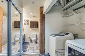 Hårtørrer, håndklæder, Toiletpapir