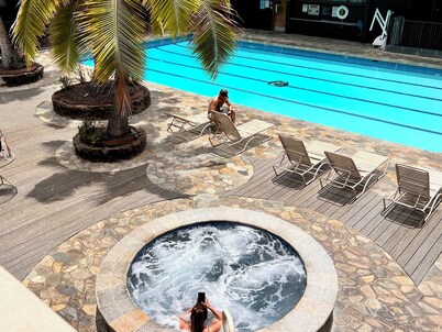 Downtown Luxury Penthouse, Free Parking, Washer/Dryer