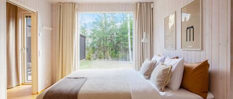 3 bedrooms, desk, iron/ironing board, travel cot