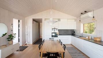 Kühlschrank, Mikrowelle, Ofen, Geschirrspüler