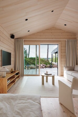 4 bedrooms, desk, travel cot, WiFi - Stay North - Unique Design Home (Loviisa)