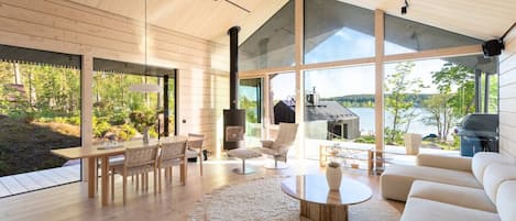 TV, fireplace, stereo