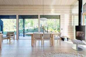 Dining - Stay North - Unique Design Home (Loviisa)