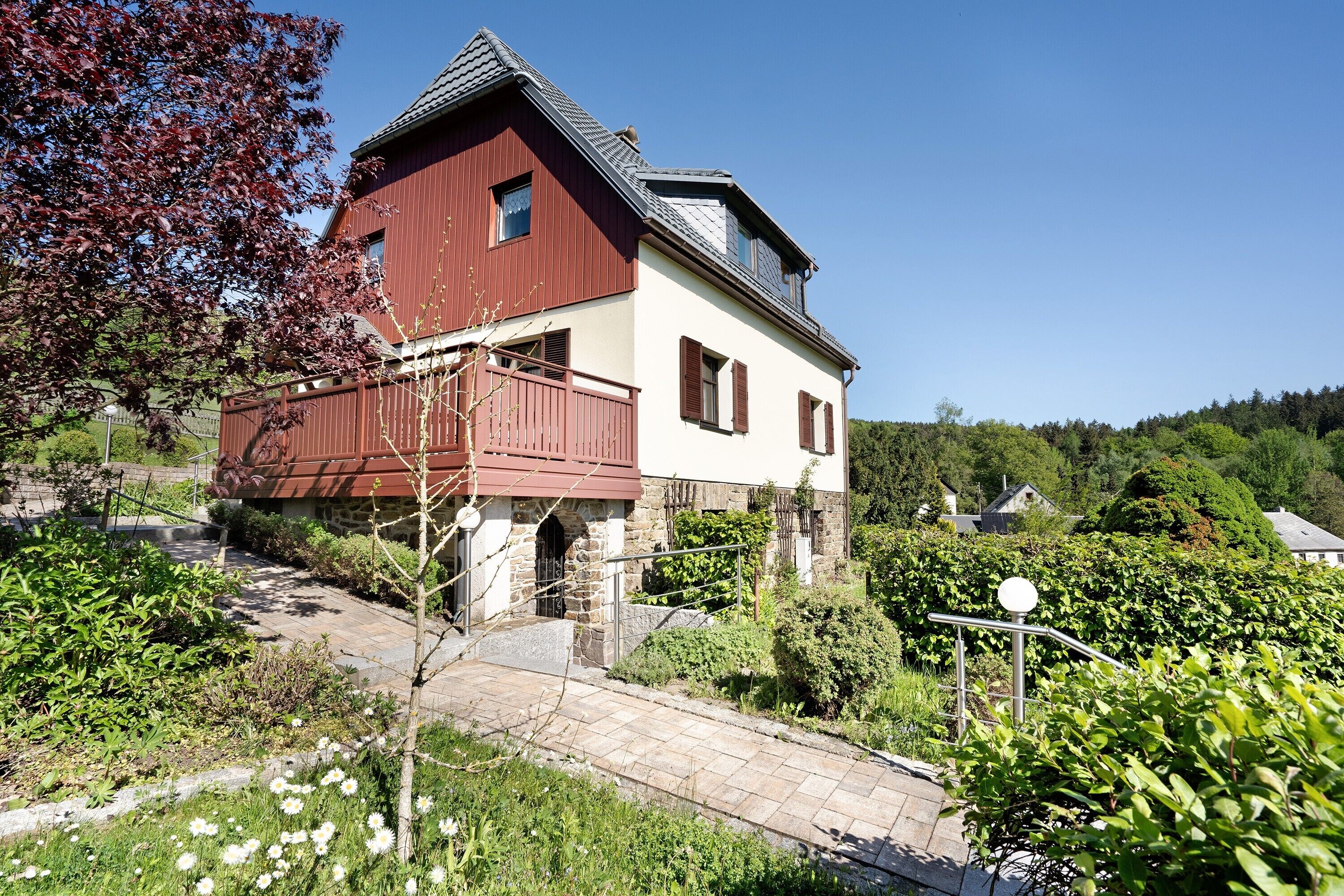 المنشأة من الخارج