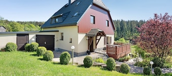 Maison de vacances « Pöhlbergblick » à Schindelbach avec vue sur la montagne, terrasse privée et Wi-Fi