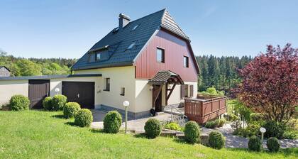 Holiday Home 'Pöhlbergblick' Schindelbach with Mountain View, Private Terrace & Wi-Fi