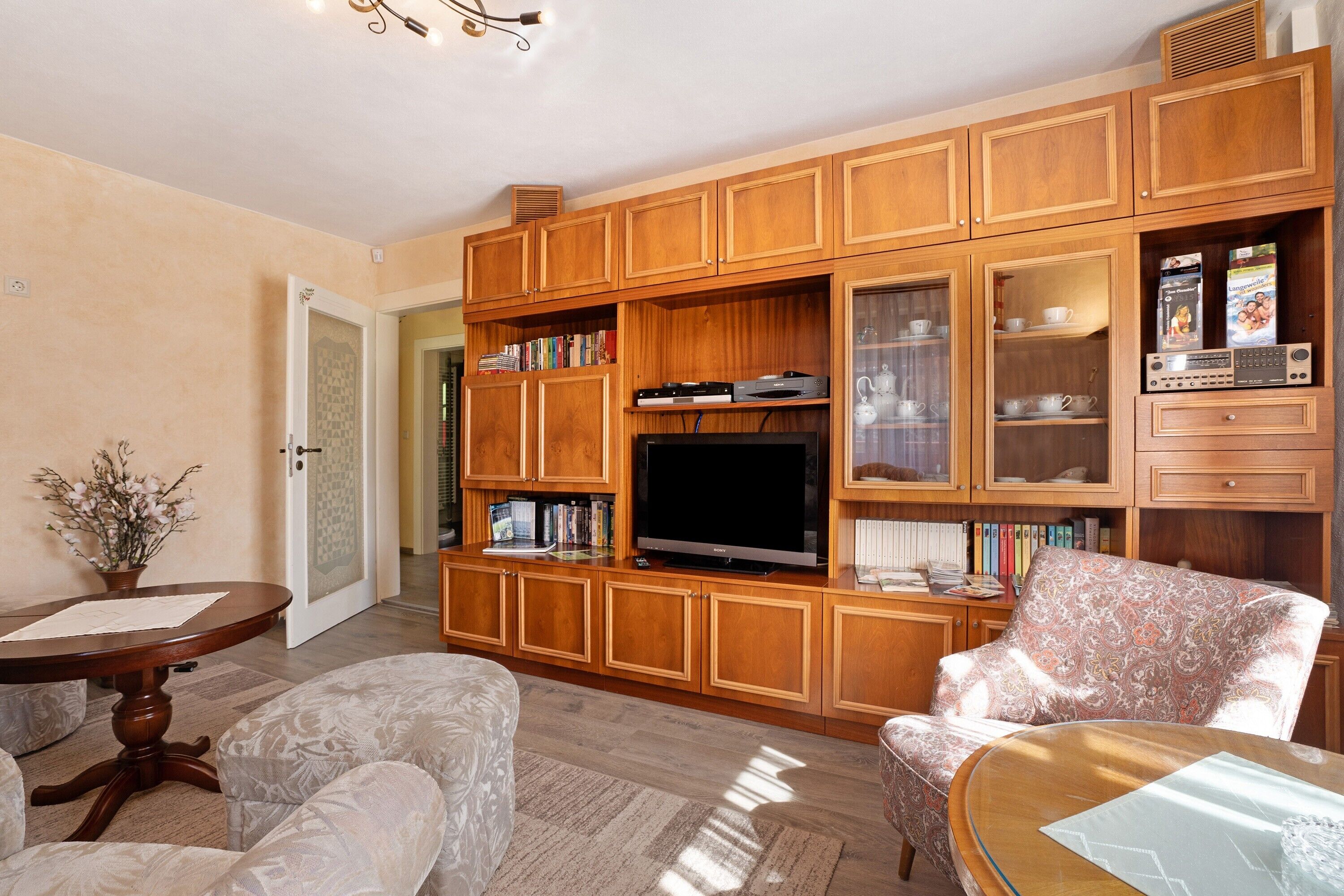 Fernseher, DVD-Player, Stereoanlage