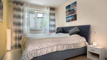 2 bedrooms, iron/ironing board, free WiFi, bed sheets