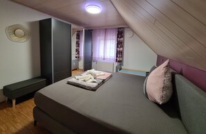 2 bedrooms, free WiFi, bed sheets - Holiday Apartment Pflüger with Private Terrace and Wi-Fi (Lauda-Königshofen)