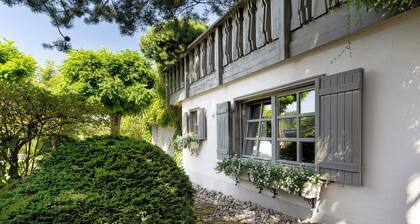 Ferienwohnung Schmid" mit Bergblick, privater Terrasse und WLAN