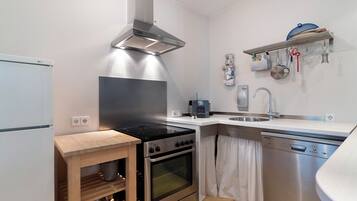 Refrigerador, horno, parrilla de estufa y lavavajillas