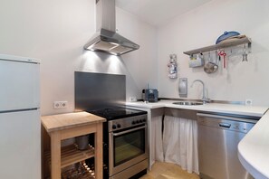 Geladeira, fogão, cooktop, lava-louças