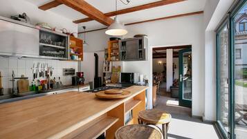 KĂŒhlschrank, Mikrowelle, Ofen, Herdplatte