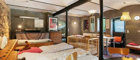 7 bedrooms, iron/ironing board, free WiFi