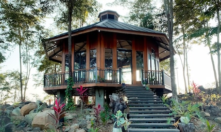 Coffee shop. Happiness Long Bridge Resort