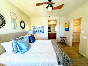 3 dormitorios, escritorio, tabla de planchar con plancha y cuna de viaje