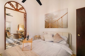 1 habitación, tabla de planchar con plancha, wifi gratis y ropa de cama 