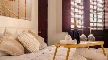 1 slaapkamer, een strijkplank/strijkijzer, gratis wifi, beddengoed