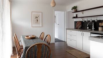 Kühlschrank, Mikrowelle, Ofen, Geschirrspüler