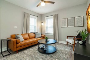 Smart TV - Saint Pete Hideaway: Cozy Urban Escape Oasis (St. Petersburg)